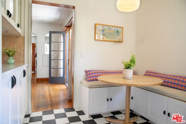 898 N Chester Avenue, Pasadena CA: https://media.crmls.org/mediaz/9a954165-98f3-406e-a947-ad9fa02df4c7.jpg