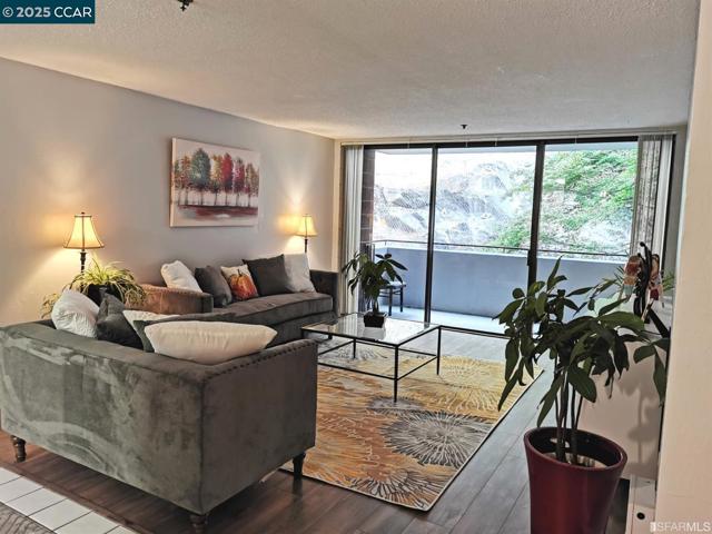 Image 9 of 25 For 555 Pierce St  328