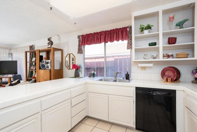 Detail Gallery Image 6 of 17 For 864 Crystal Creek Ct, Chula Vista,  CA 91910 - 4 Beds | 2 Baths