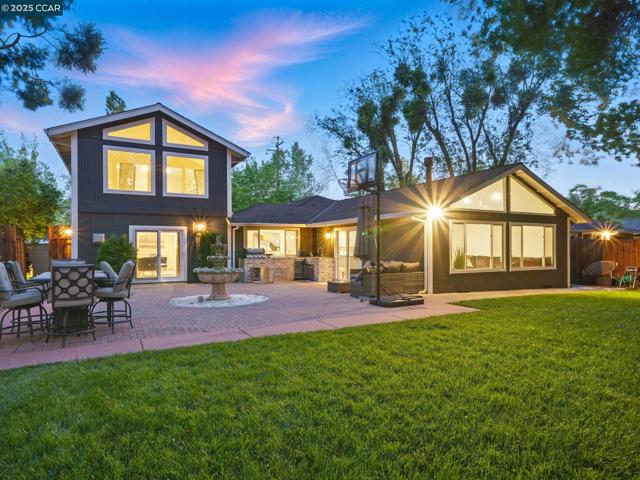 1836 Newell Ave, Walnut Creek CA: https://media.crmls.org/mediaz/9a9653e8-09ec-4c4d-84ff-4b0b9abcfd91.jpg