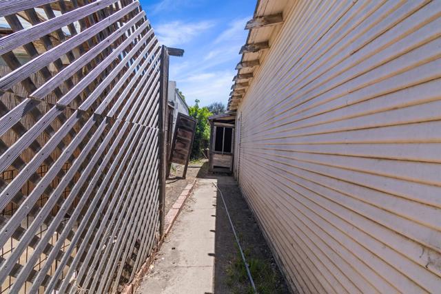 207 Bassett Street, King City CA: https://media.crmls.org/mediaz/9a971ba1-b494-4cac-af34-6a16ec93cb09.jpg