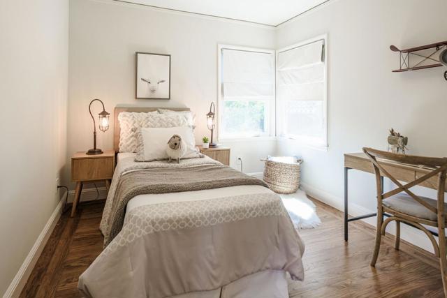 1525 Kalmia Street, San Mateo CA: https://media.crmls.org/mediaz/9a9772a5-09e8-433f-afcc-f39d7814fcc3.jpg