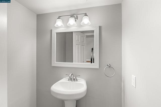 4403 Winterberry Ct, Concord CA: https://media.crmls.org/mediaz/9a97c009-6946-4709-9390-a916f4a3da42.jpg