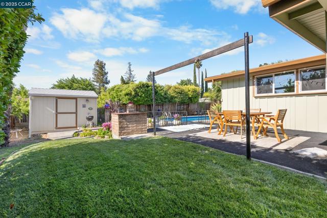 51 Gilrix Dr, Martinez CA: https://media.crmls.org/mediaz/9a980ba5-5e02-49db-9b39-dfe65fc4dfe0.jpg