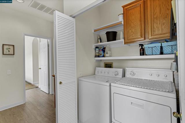 4605 Keller Ridge Dr, Clayton CA: https://media.crmls.org/mediaz/9a982a43-8c03-4d2a-a8c6-b525af9c90c0.jpg