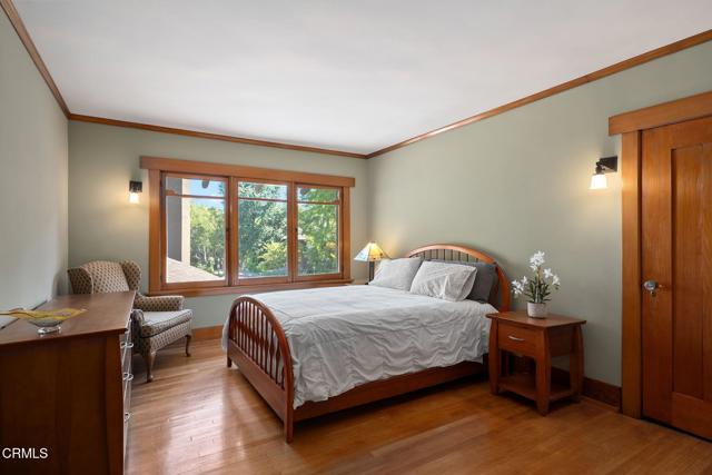 1327 S Oak Knoll Avenue, Pasadena CA: https://media.crmls.org/mediaz/9a98d0cf-257c-44d4-acfd-c6a6acdf95e2.jpg