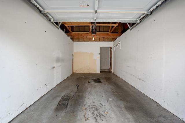 1914 Swallow Ln, Carlsbad CA: https://media.crmls.org/mediaz/9a994bb8-7385-4265-8031-ac0372b1040f.jpg