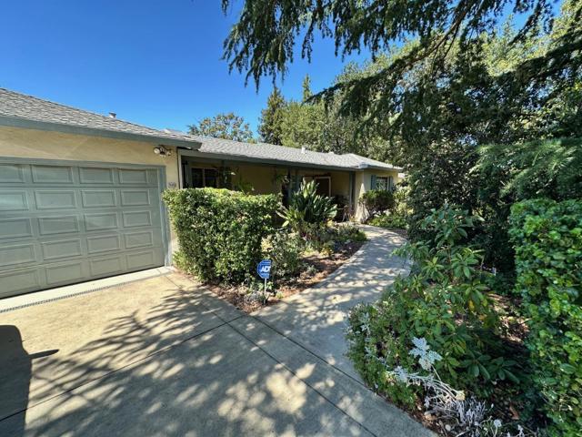 399 Hawthorne Avenue, Los Altos CA: https://media.crmls.org/mediaz/9a998968-d99c-4903-ab19-4eabd808b63f.jpg