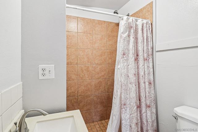 1097 Wayside Ave, El Cajon CA: https://media.crmls.org/mediaz/9a99ba44-a95c-4a36-bfb1-50e1bc463c73.jpg