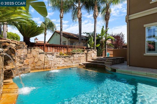 1669 Albani Place, Brentwood CA: https://media.crmls.org/mediaz/9a9a64e9-7a37-440a-b690-7188c5f7c6f4.jpg