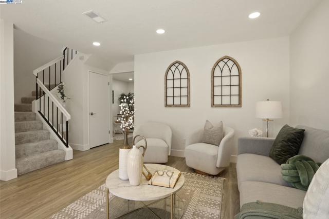 7650 Arbor Creek Cir, Dublin CA: https://media.crmls.org/mediaz/9a9a688c-9a21-49b7-9606-e412cfcaf290.jpg
