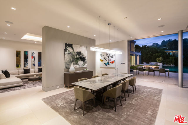 642 Perugia Way, Los Angeles CA: https://media.crmls.org/mediaz/9a9aa172-29e9-4816-a578-0647e8206001.jpg
