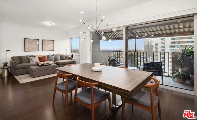 10450 Wilshire Boulevard, Los Angeles CA: https://media.crmls.org/mediaz/9a9ac9a7-511f-4722-82b4-f2796e8901f1.jpg