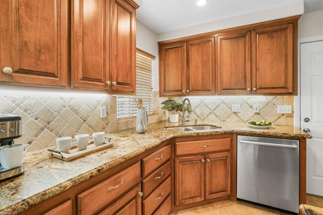 915 Lake Ridge Drive, San Marcos CA: https://media.crmls.org/mediaz/9a9ae02a-2ec5-4433-a92f-98d951537d2e.jpg