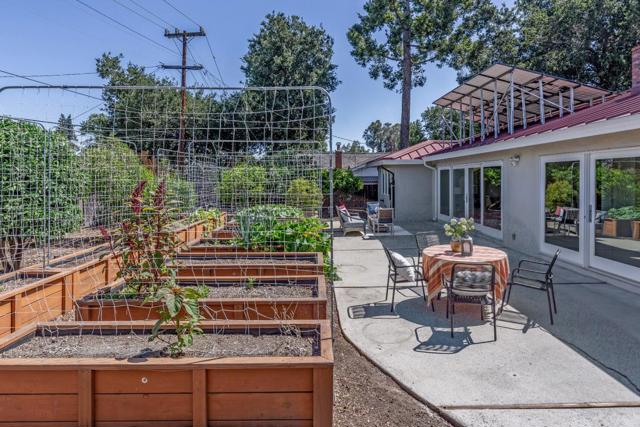 12457 BROOKGLEN Drive, Saratoga CA: https://media.crmls.org/mediaz/9a9afdb8-b9b5-4426-8985-15d13b1e4c23.jpg