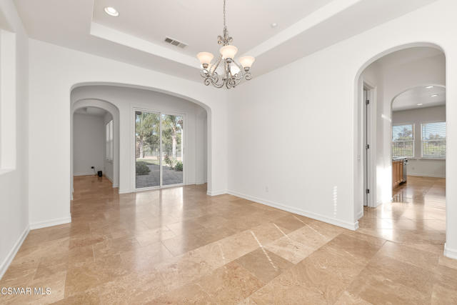 13290 Red Bird Court, Moorpark CA: https://media.crmls.org/mediaz/9a9b75d6-3d5a-4073-9007-beb89d38e88a.jpg