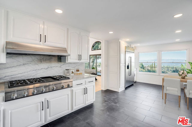 15851 Mulholland Place, Los Angeles CA: https://media.crmls.org/mediaz/9a9ba1bb-e369-496f-82d9-64dd3ed4e1b6.jpg
