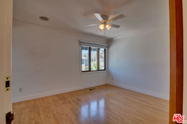 127 Abalone Avenue, Newport Beach CA: https://media.crmls.org/mediaz/9a9ba871-efed-4d87-9f1c-cabc1012ff50.jpg