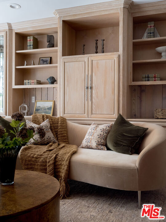 2 Eucalyptus Lane, Rolling Hills CA: https://media.crmls.org/mediaz/9a9baf95-d818-4ee7-9572-f46e9a0b29ee.jpg