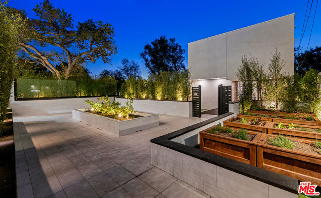 Drew Fenton | 505 Barrington Avenue Los Angeles CA | MLS: 7255319