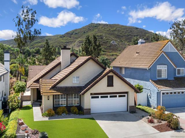 13957 Royal Melbourne Sq, San Diego CA: https://media.crmls.org/mediaz/9a9c6aaf-69cc-4b10-8aa4-04b91920780d.jpg