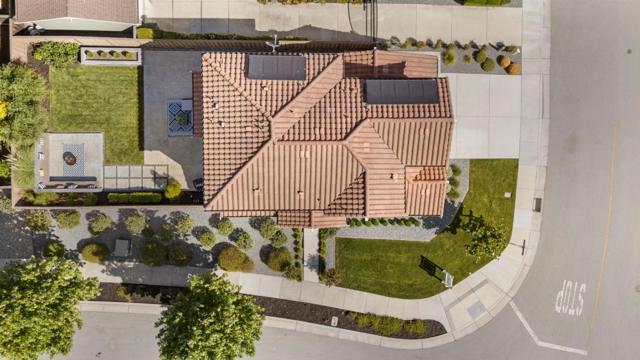 17920 Stoney Creek Way, Morgan Hill CA: https://media.crmls.org/mediaz/9a9cac4f-334c-453c-a99f-42b3734fda26.jpg
