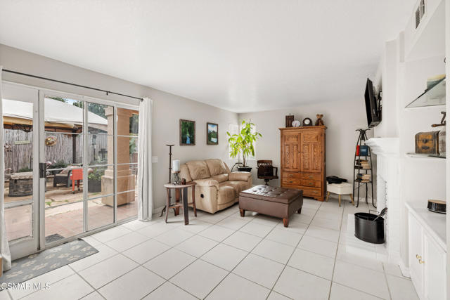 680 Sedgeworth Court, Simi Valley CA: https://media.crmls.org/mediaz/9a9cc6f2-6f96-48dc-a81a-5e5ba7af9ec0.jpg