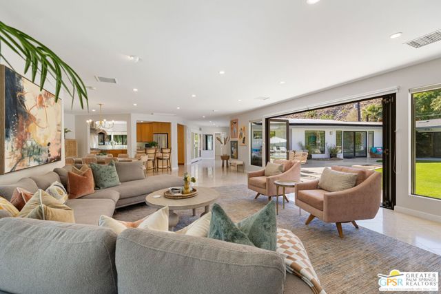 290 W Lilliana Drive, Palm Springs CA: https://media.crmls.org/mediaz/9a9d2849-47e4-425c-bc87-c99ed6498397.jpg