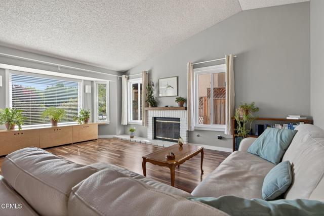 11881 Silver Spur Street, Ojai CA: https://media.crmls.org/mediaz/9a9d3d1b-c24b-4a90-b78c-5346c85b4064.jpg