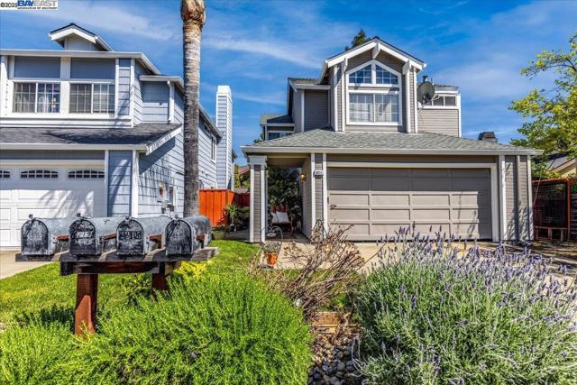 2211 Oakland Ave, Pleasanton CA: https://media.crmls.org/mediaz/9a9d3e65-9fb3-4aee-8c6a-18cf1d36682d.jpg