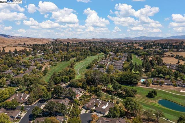 586 CAMBRIAN WAY, Danville CA: https://media.crmls.org/mediaz/9a9d730c-db97-4b26-b853-e10ae70cca93.jpg