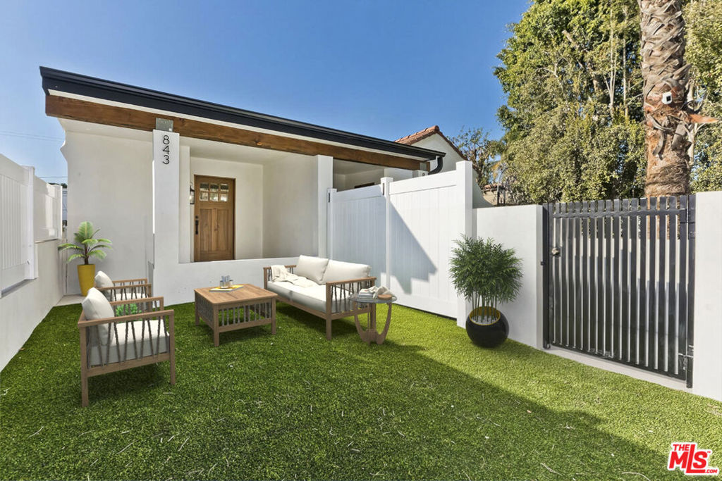 843 N Formosa Avenue