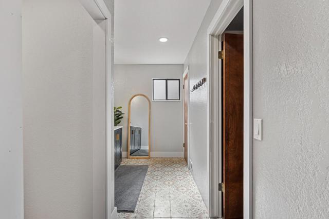 215 Rays Circle, Hollister CA: https://media.crmls.org/mediaz/9a9d92f8-59e4-46aa-943c-6bda29765bb6.jpg