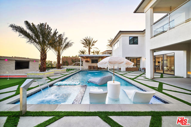 20216 W Albion Way, Porter Ranch CA: https://media.crmls.org/mediaz/9a9e741b-6a25-476b-8005-b1e2235ca3ff.jpg