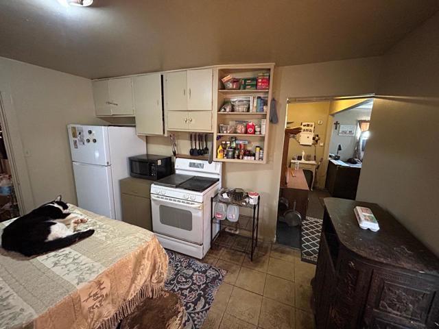 31 10th Street, Greenfield CA: https://media.crmls.org/mediaz/9a9e8dfb-9cde-491d-bb22-2f3f8d10ef23.jpg