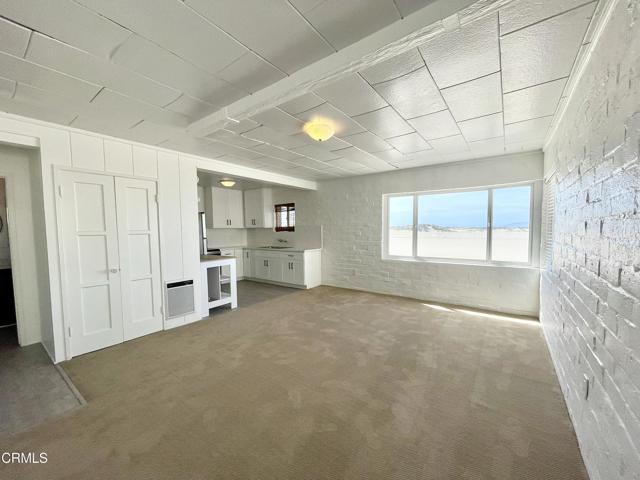 3289 Ocean Drive, Oxnard CA: https://media.crmls.org/mediaz/9a9ef2c4-3c14-4efa-a76f-e9b5efe67b29.jpg