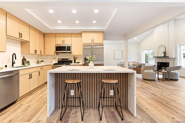 10671 Montego Dr, San Diego CA: https://media.crmls.org/mediaz/9a9ef937-0157-428a-8064-6adaed165629.jpg