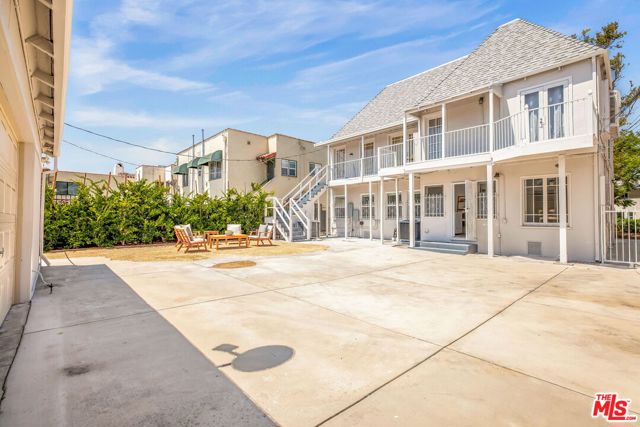 842 S Sycamore Avenue, Los Angeles CA: https://media.crmls.org/mediaz/9a9f9096-f503-40f1-a1ed-30103ca0a5b2.jpg