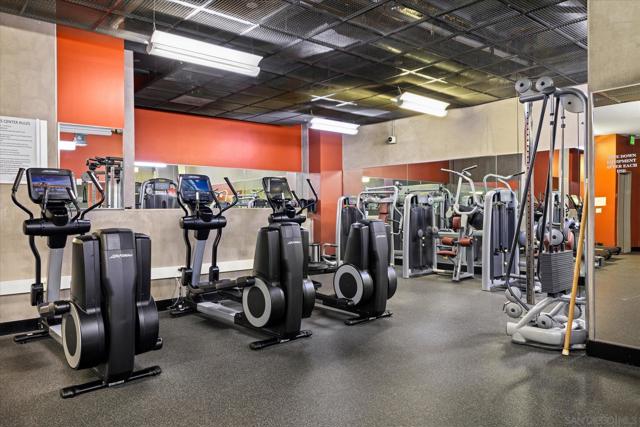 321 10Th Ave, San Diego CA: https://media.crmls.org/mediaz/9a9f9a12-9c82-4005-aa9a-bdb066d26861.jpg