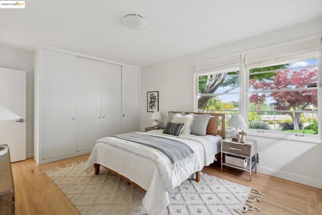 64 Crest Rd, Piedmont CA: https://media.crmls.org/mediaz/9aa0318c-2491-47a9-a03b-76eac3c75d62.jpg