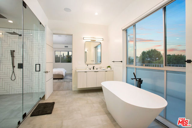6066 Saturn Street, Los Angeles CA: https://media.crmls.org/mediaz/9aa05f51-906e-42b1-91b6-1a4e87b65764.jpg