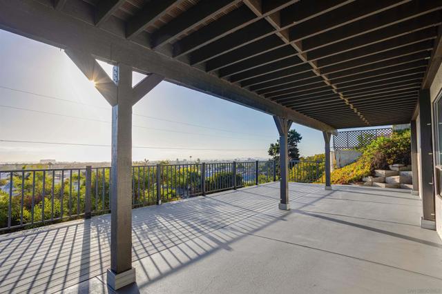 752 Monserate Ave, Chula Vista CA: https://media.crmls.org/mediaz/9aa0961e-aa71-4f07-999d-6f4204ae327c.jpg