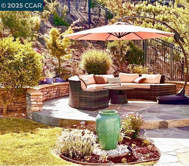 130 Arundel Dr, Hayward CA: https://media.crmls.org/mediaz/9aa0ee52-1300-4c92-b765-005d7594174d.jpg