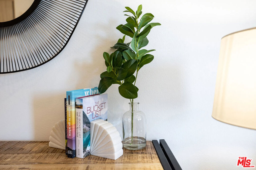 https://media.crmls.org/mediaz/9aa19bef-d114-49af-901b-866d5fbc7a76.jpg?preset=X-Large