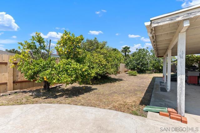 5824 Kent Pl, San Diego CA: https://media.crmls.org/mediaz/9aa1b79d-18be-4262-a401-6a1264d08921.jpg