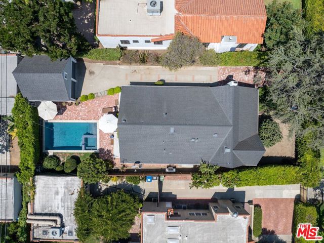 749 N Crescent Heights Boulevard, Los Angeles CA: https://media.crmls.org/mediaz/9aa2598b-eb34-4ecb-bfdd-8b7b91ba3c7b.jpg