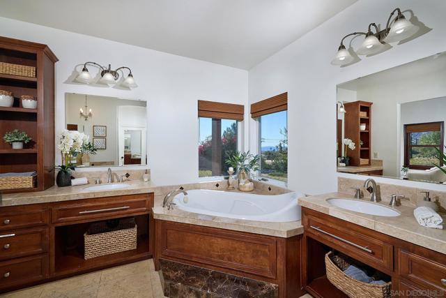 38408 Mesa Rd, Temecula CA: https://media.crmls.org/mediaz/9aa2b09e-6be6-48c2-8fca-dbaadb67caa6.jpg
