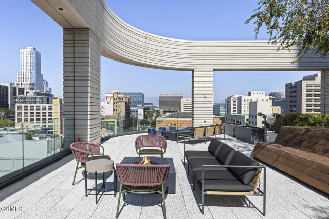 400 S Broadway, Los Angeles CA: https://media.crmls.org/mediaz/9aa2c7a9-21c1-485d-bb9f-13a0ad96eaa4.jpg