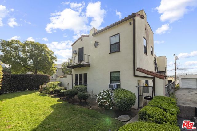 1542 East Broadway photo 3