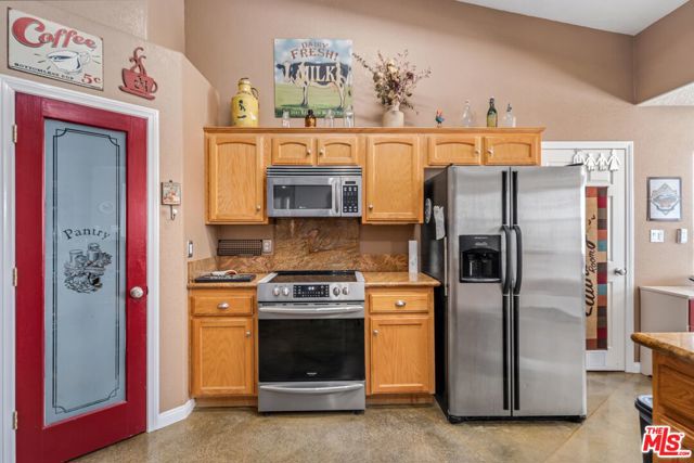 9999 Del Sol Avenue, Phelan CA: https://media.crmls.org/mediaz/9aa2defa-600d-45b0-9f68-34269af8e395.jpg